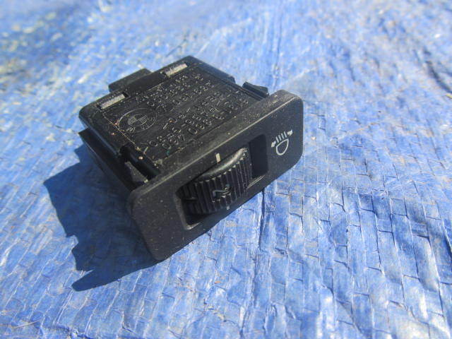 HEADLIGHT LEVEL CONTROL SWITCH 61.31-8 360 460 from E39 BMW 523i SE SALOON 5