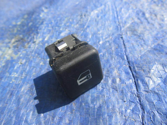 WINDOW LOCK SWITCH 8360828 from E39 BMW 523i SE SALOON 5