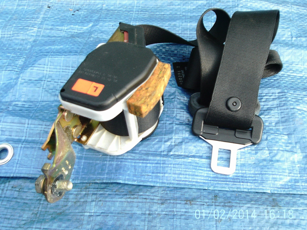 8208443 FRONT SEAT BELT LEFT = N/S from BMW E36 316 Ti COMPACT