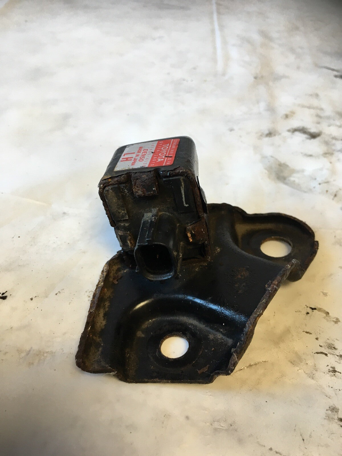 Front Left Hand Air Bag Impact Sensor from Toyota Previa 2002 - 05 Gen 2