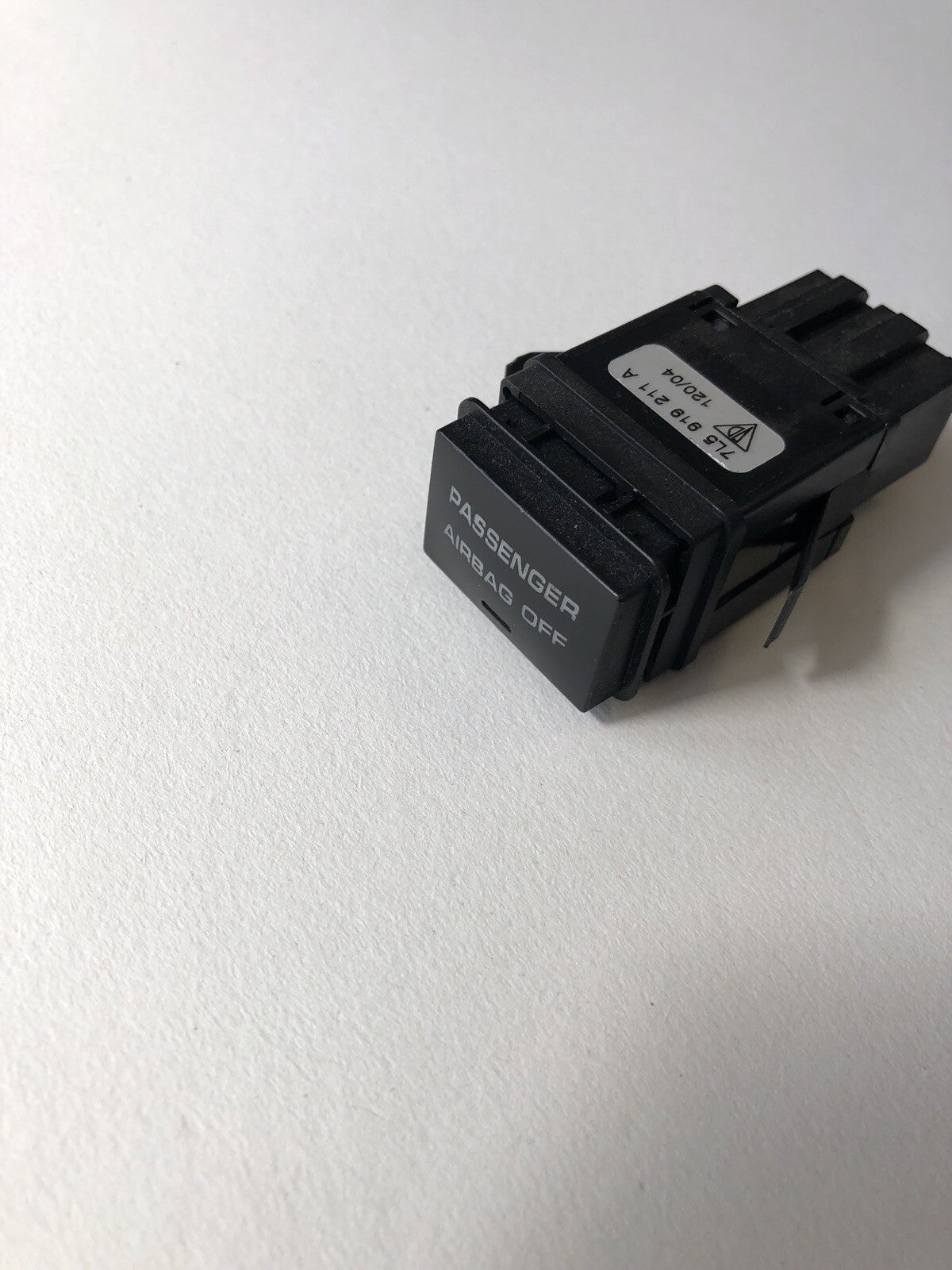 Passenger Airbag Switch 7L5919211A From a Porsche 955 Cayenne 01-06
