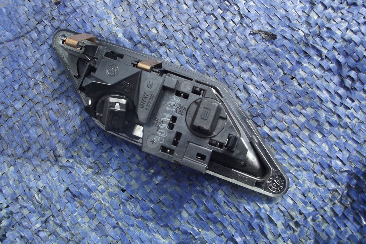 C PILLAR INTERIOR LIGHT RIGHT O/S 8375586 from BMW E46 316 SE SALOON 1999