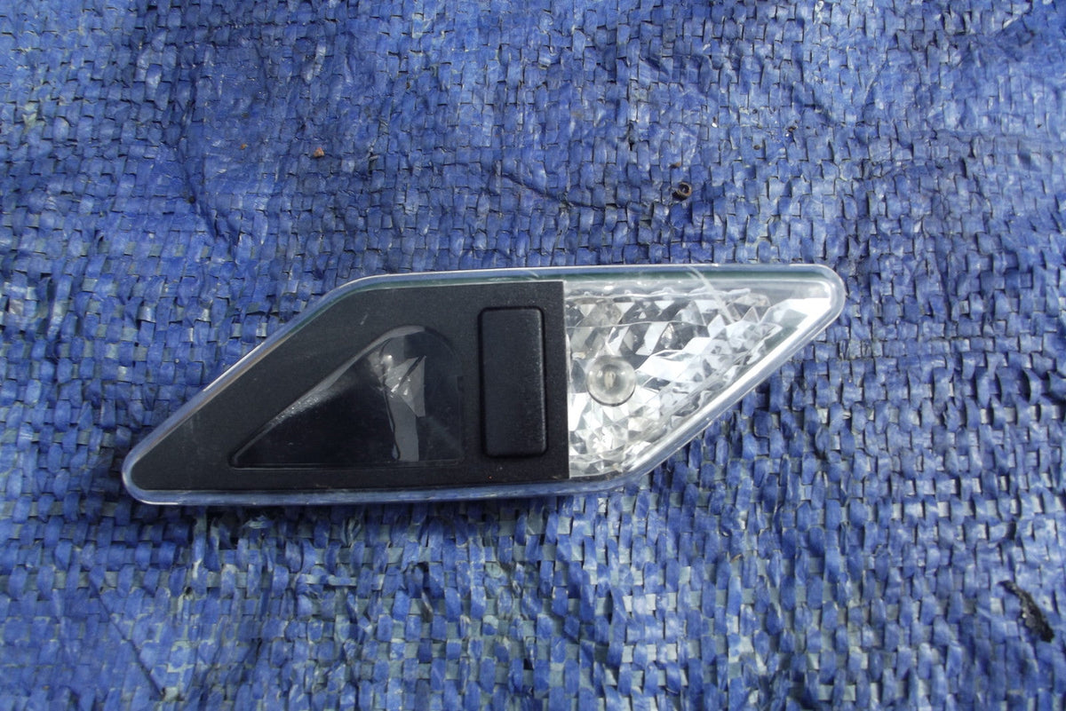 C PILLAR INTERIOR LIGHT RIGHT O/S 8375586 from BMW E46 316 SE SALOON 1999