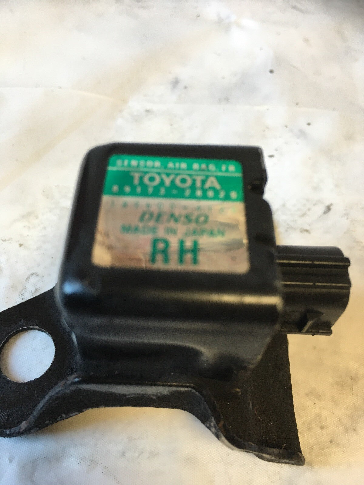 Front Right Hand Air Bag Impact Sensor from Toyota Previa 2002 - 05 Gen 2