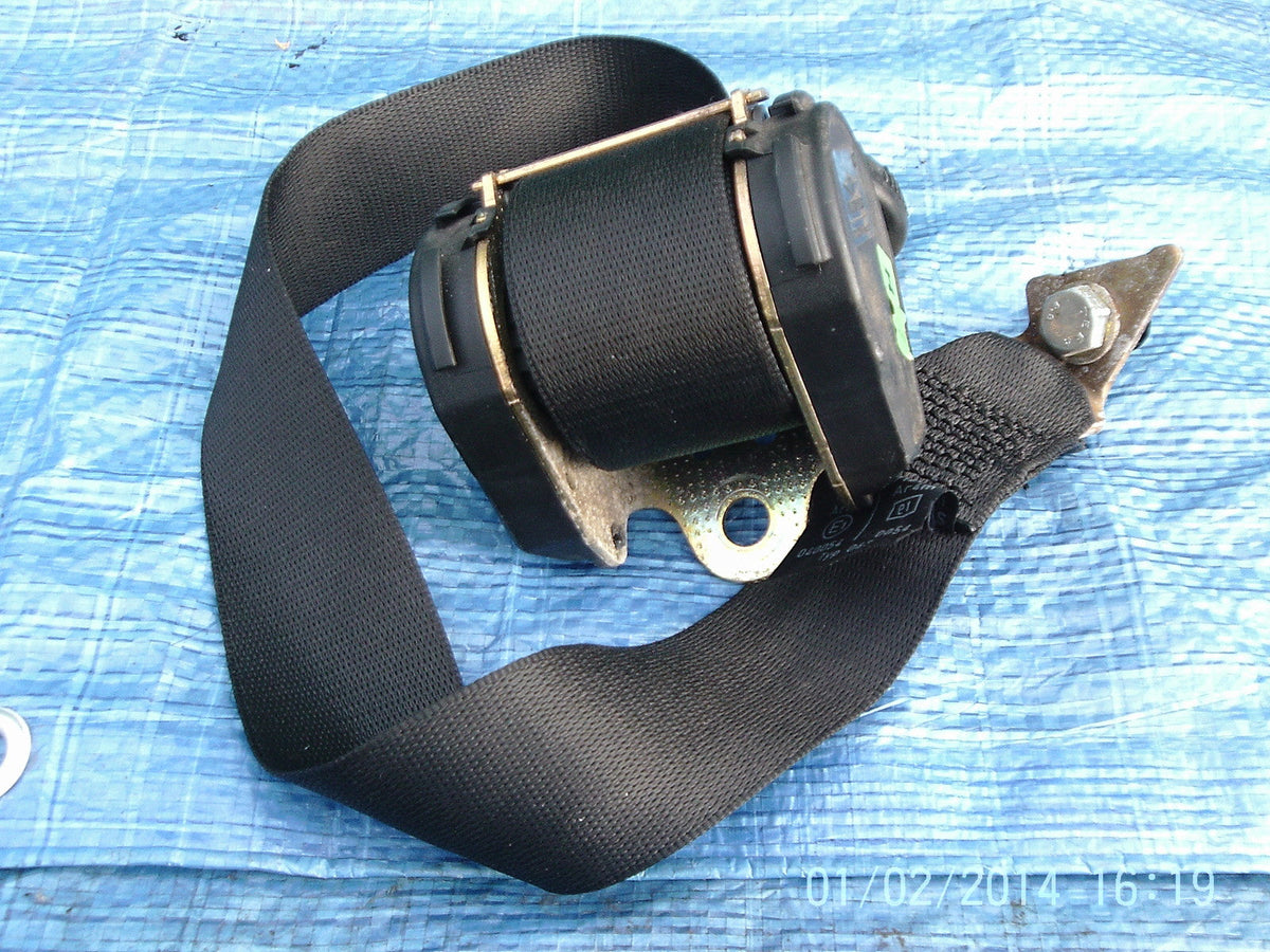 8146304 REAR SEAT BELT RIGHT = O/S   from BMW E36 316 Ti COMPACT