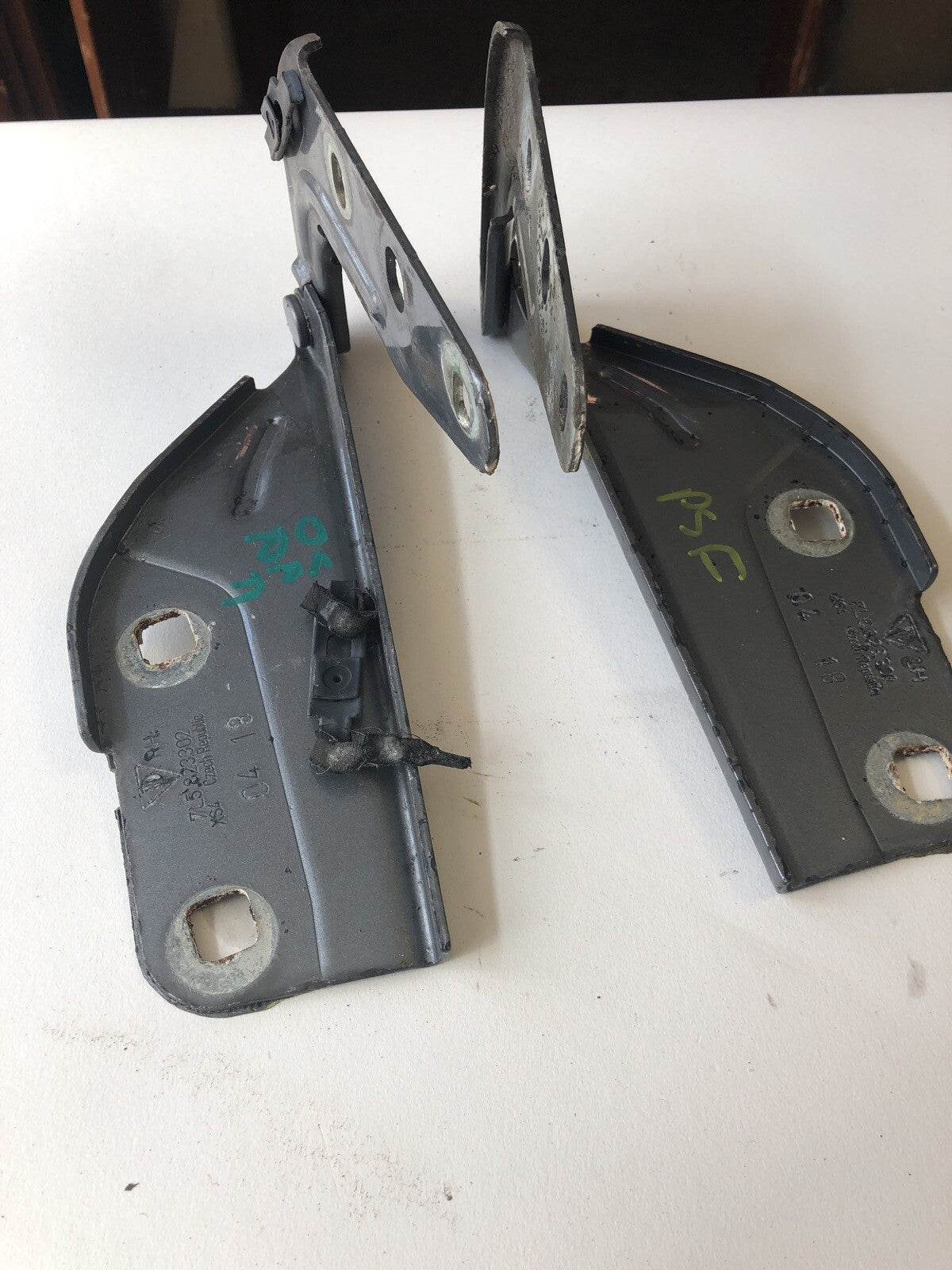 Bonnet Hinge Pair Grey Left & Right From a Porsche 955 Cayenne 01-06