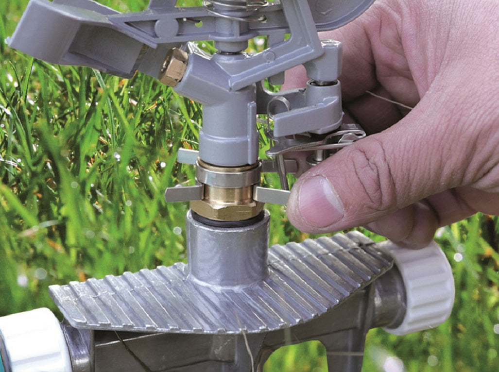 Pulsating Lawn Sprinkler - Triton White Line